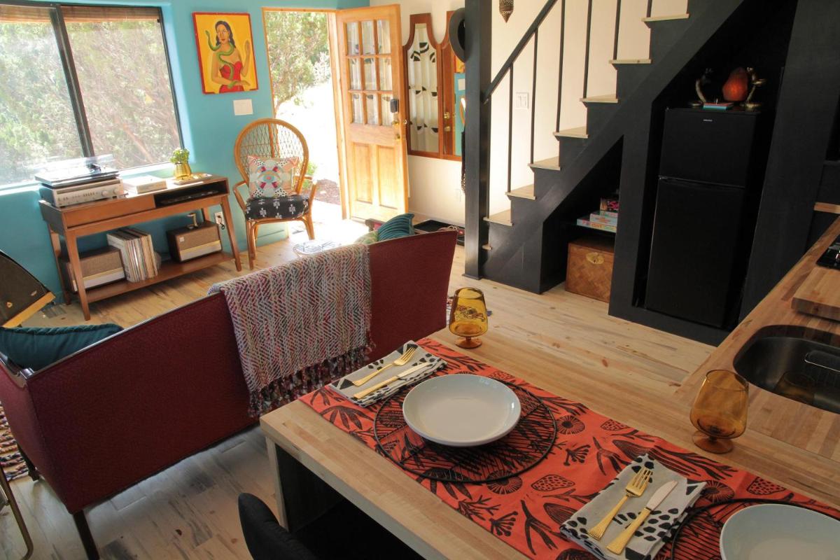 Casa Strega - Beautiful, Colorful Santa Fe Getaway (w/views!) - Housity