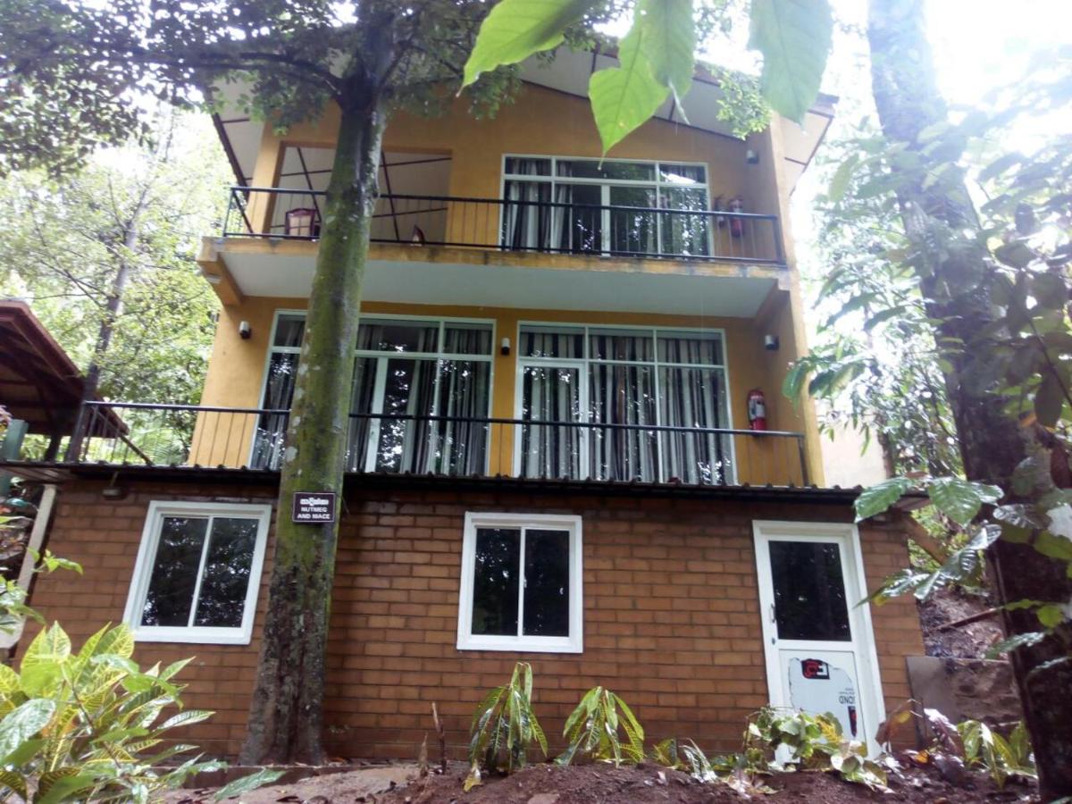 river edge bungalow - Housity