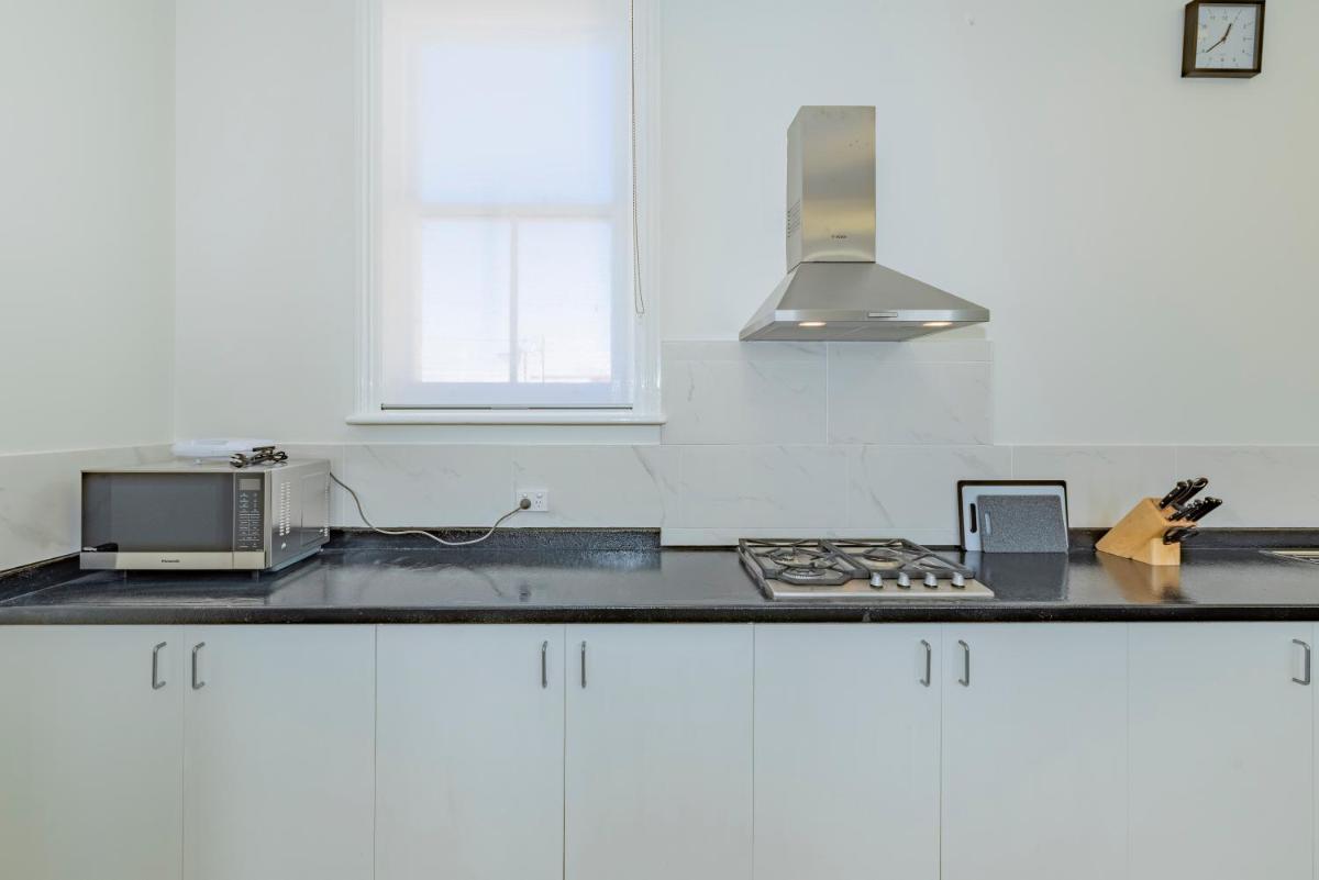 4 Bedroom House - Hobart CBD - Free Parking - Free WIFI - Housity