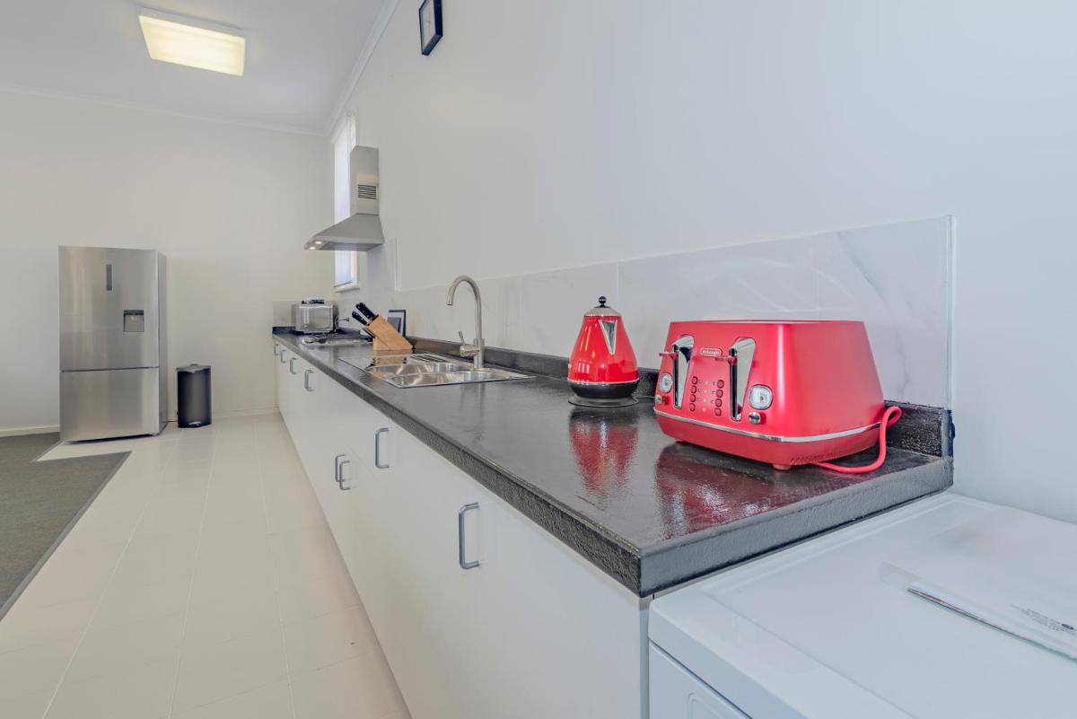 4 Bedroom House - Hobart CBD - Free Parking - Free WIFI - Housity