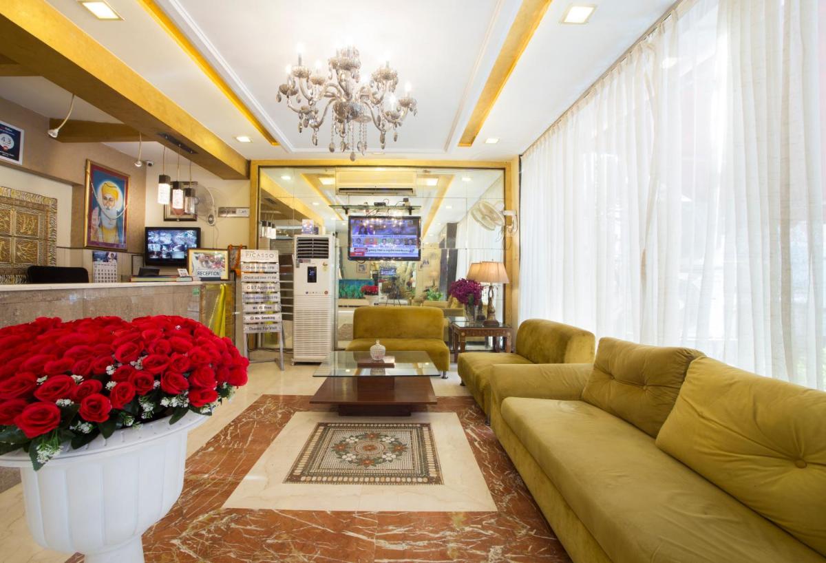 Suitetrails - Hotel Picasso Paschim Vihar Delhi - Couple Friendly Local IDs Accepted