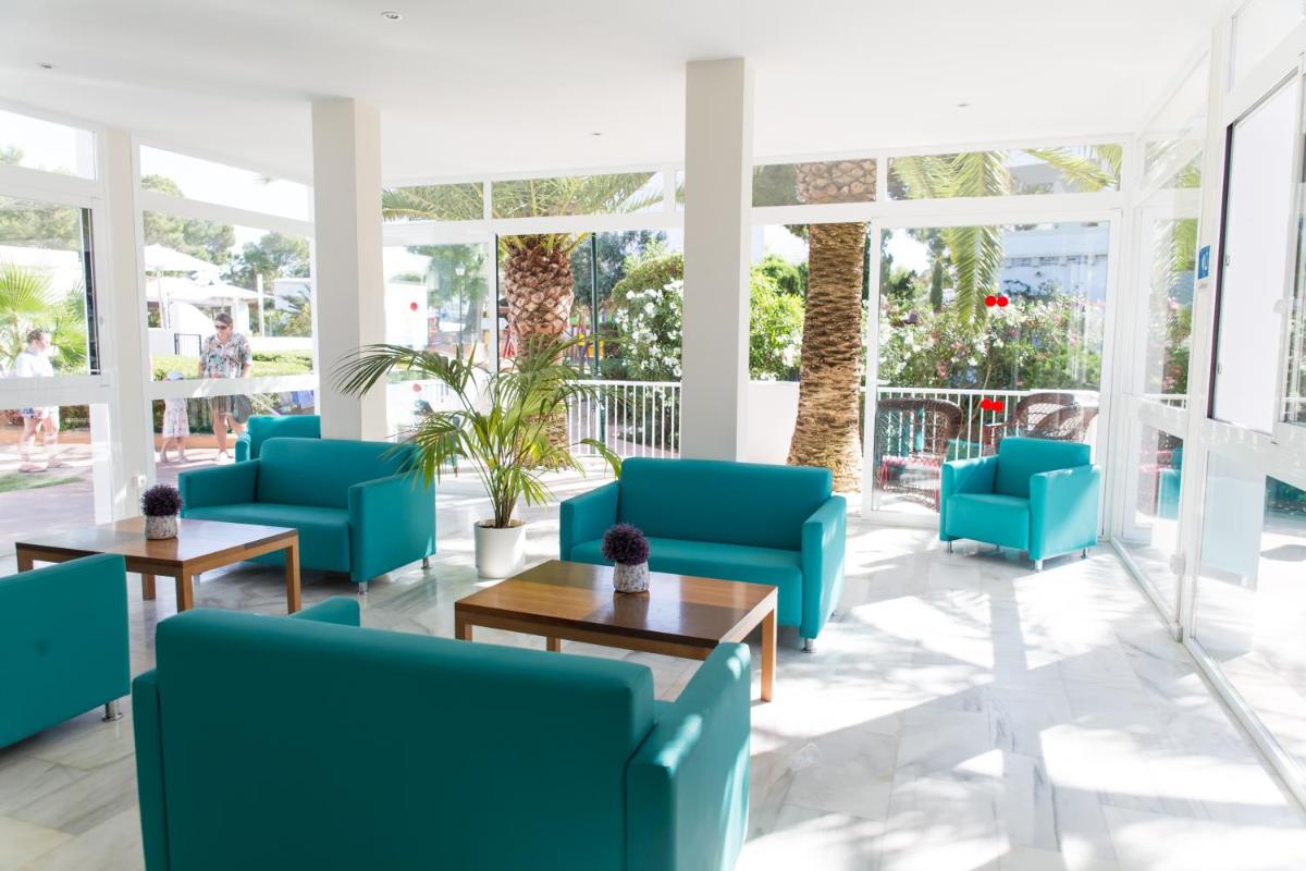 Zona de estar de Hotel Club Es Talaial