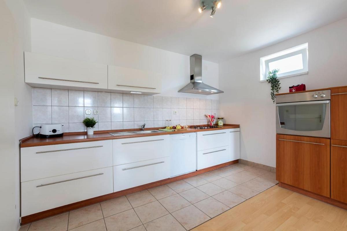Zagreb - Samobor, Croatia Castle View House - Housity