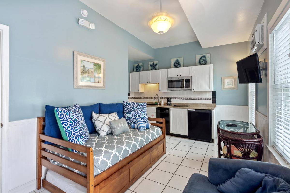 Colors on White - Housity