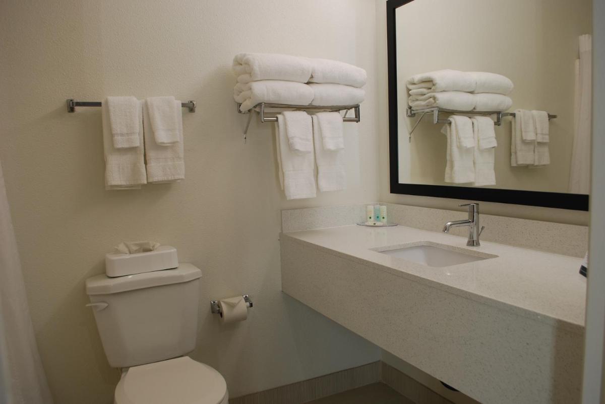 Quality Inn & Suites Fresno Northwest - Hizvo