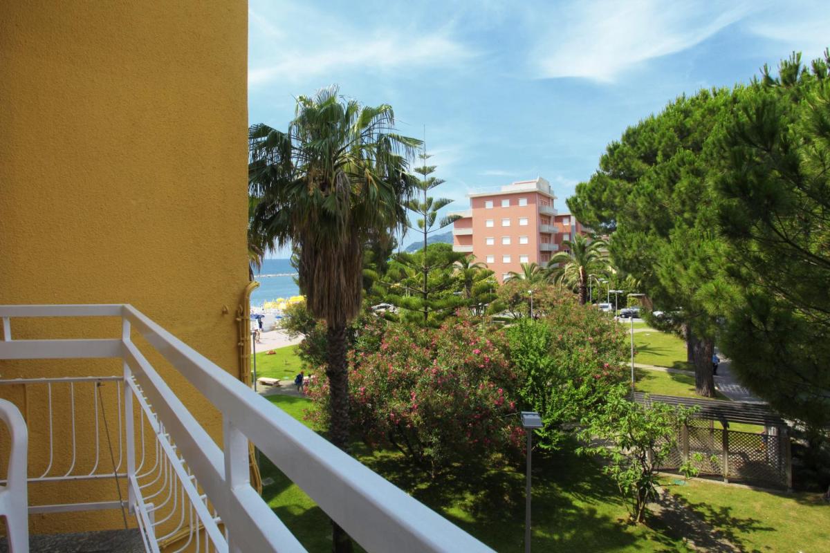 Hotel Adrimer - Housity