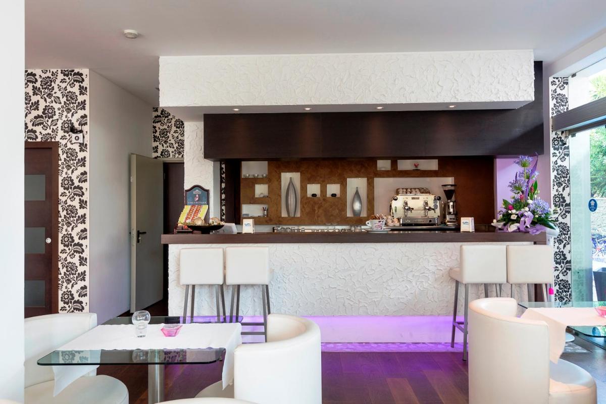 Hotel & Residence Medi Garden - Housity