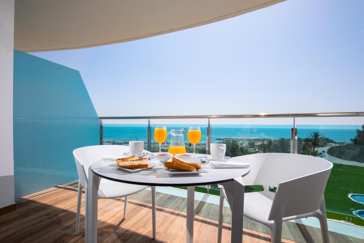 Comida en o cerca de este apartahotel