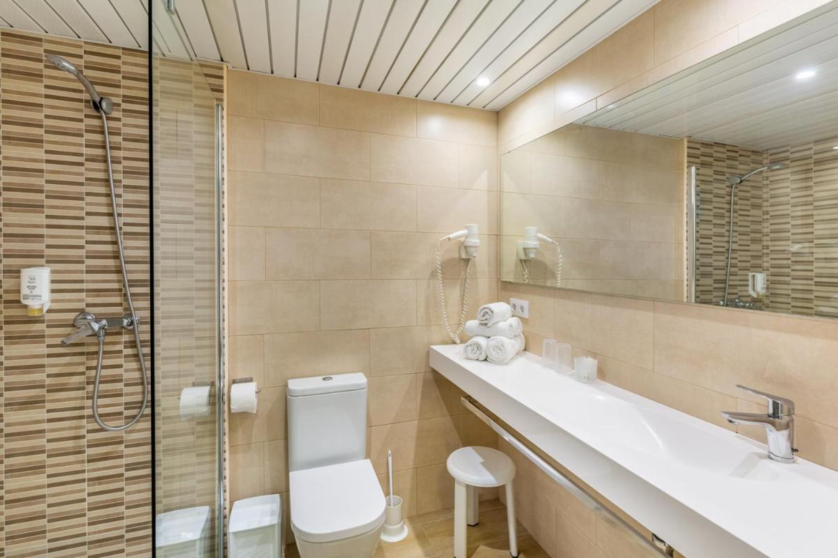 Un baño de Hotel Samos