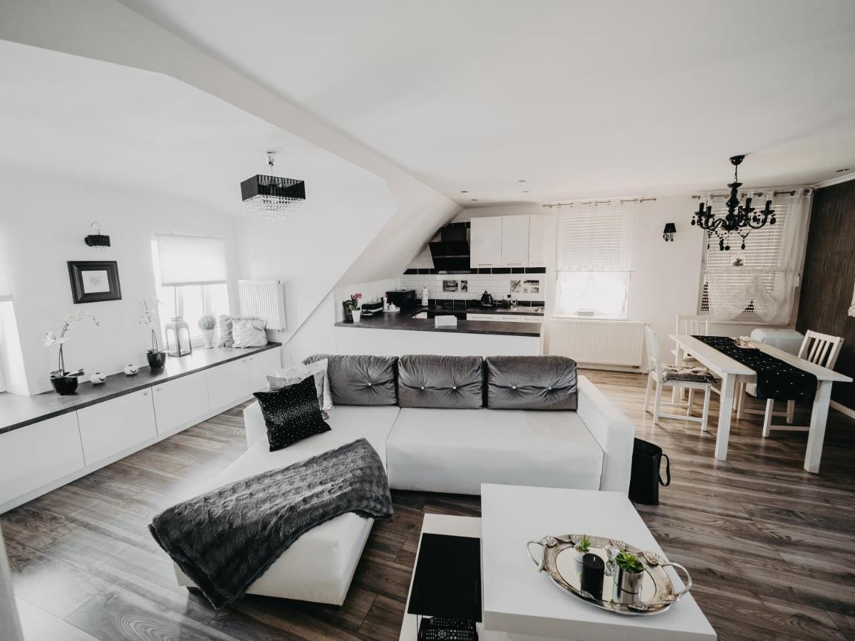 Apartament Rynek Pniewy - Housity