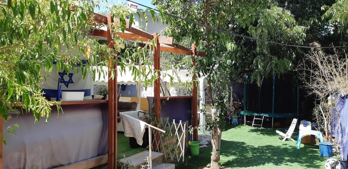 Private house with huge garden - Housity