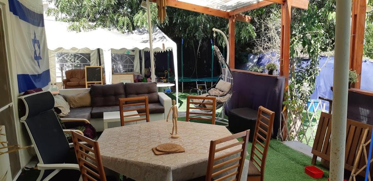Private house with huge garden - Housity