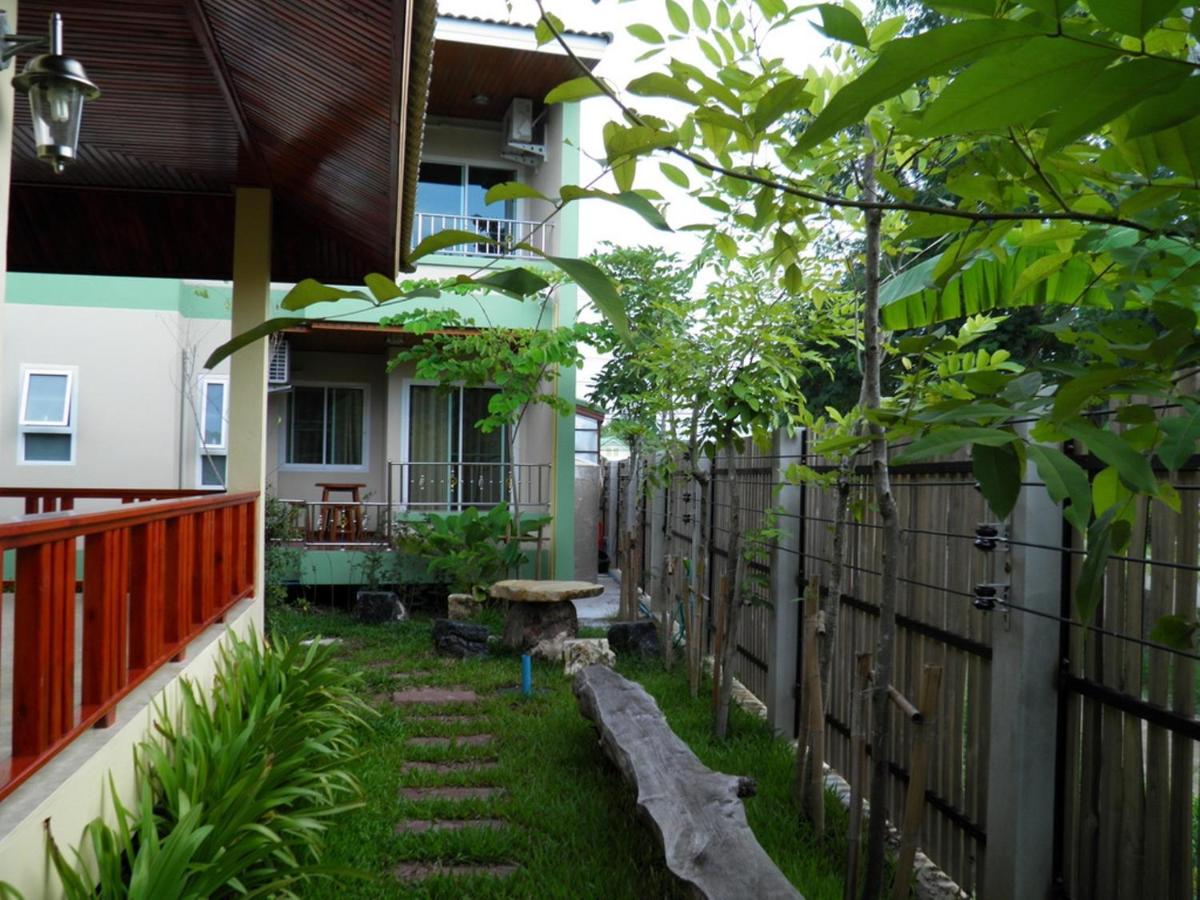 Ruen Narisra Resort - Housity