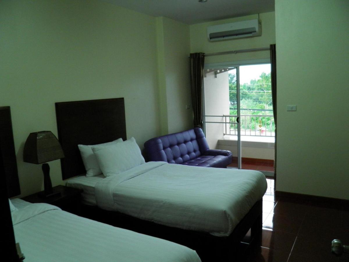 Ruen Narisra Resort - Housity
