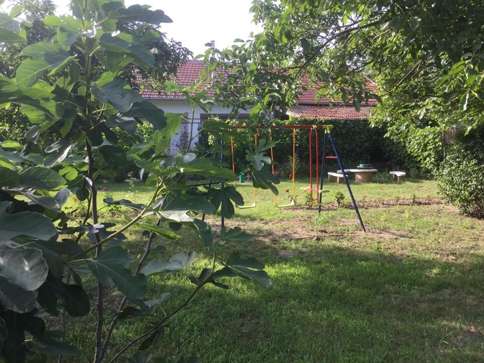 Suitetrails - TiSZa-Lake Guesthouse