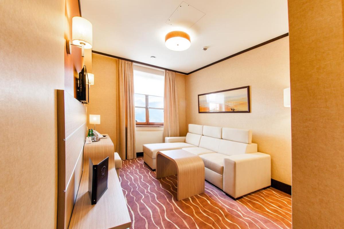 Hotel Skarbek - Housity
