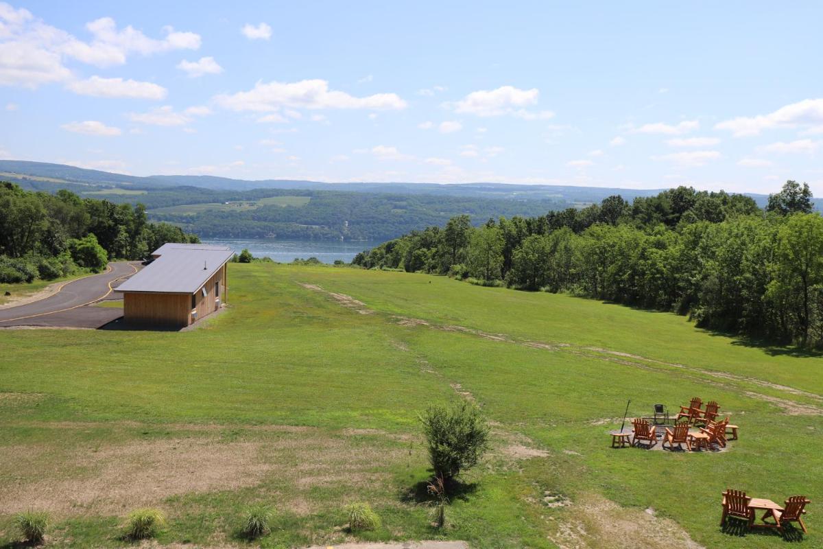 Lakeside Resort - Housity