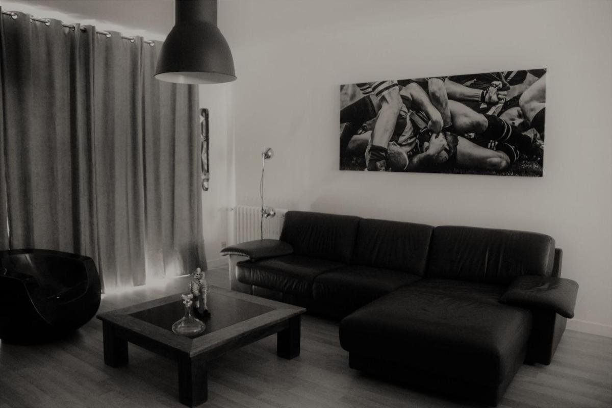 Chez Monsieur le directeur de la poste - Housity