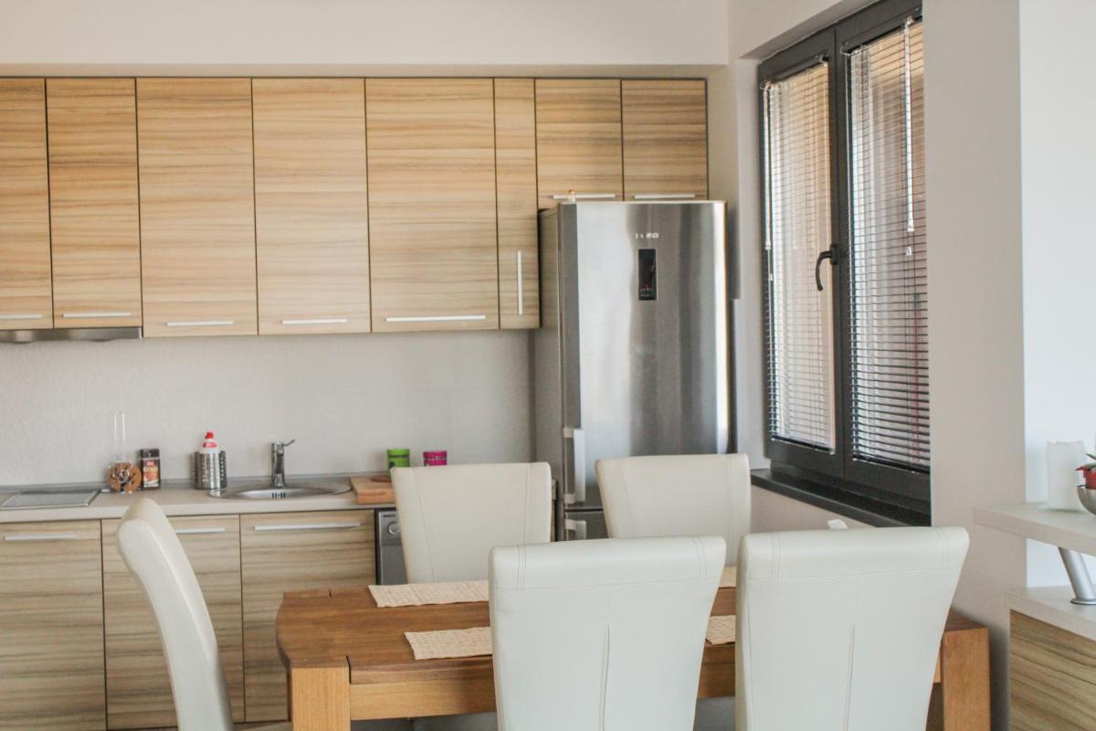 High End Apartments in Diamond Garden Building - Housity