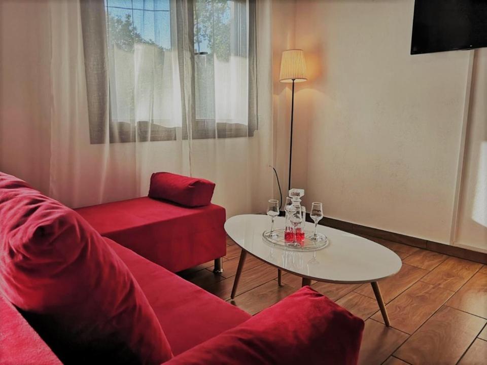 The Little Gem Under The Rocks - Housity
