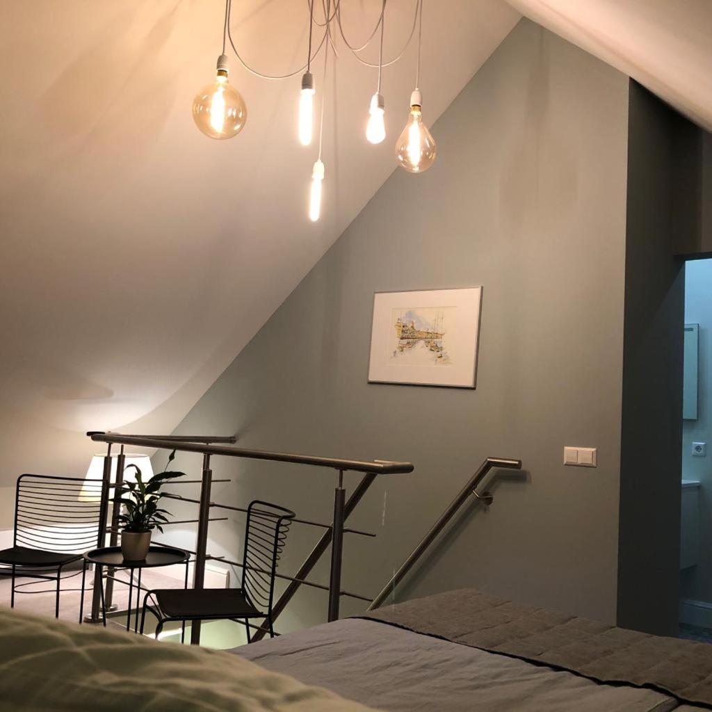 Modern Palace Emma Staete - Housity
