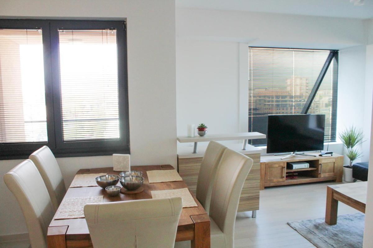 High End Apartments in Diamond Garden Building - Housity