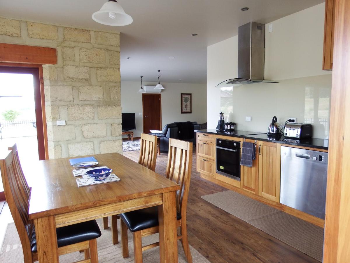 Mahana Farm Cottage - Housity