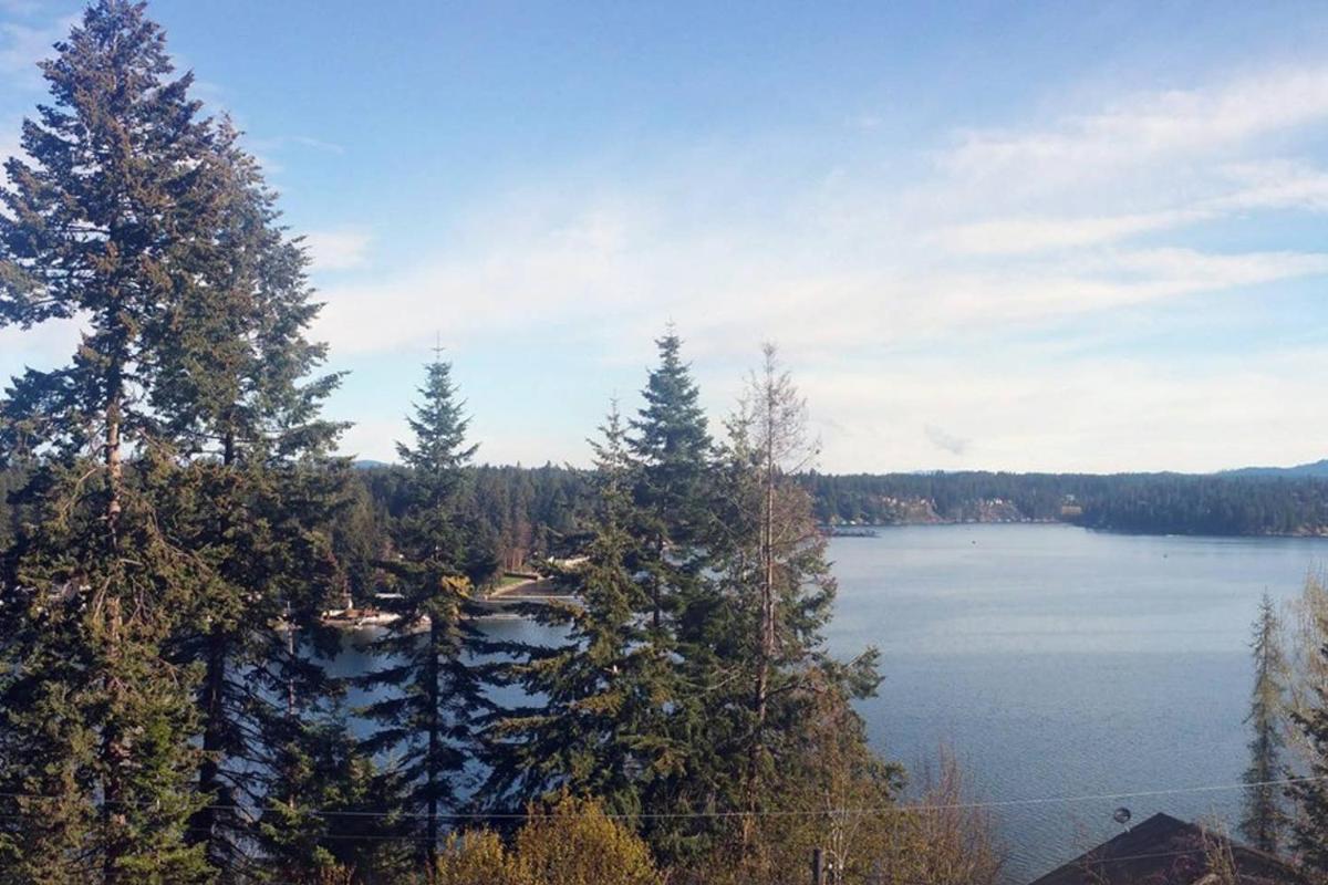 Hayden Lake Views - Sleeps 6 - Housity