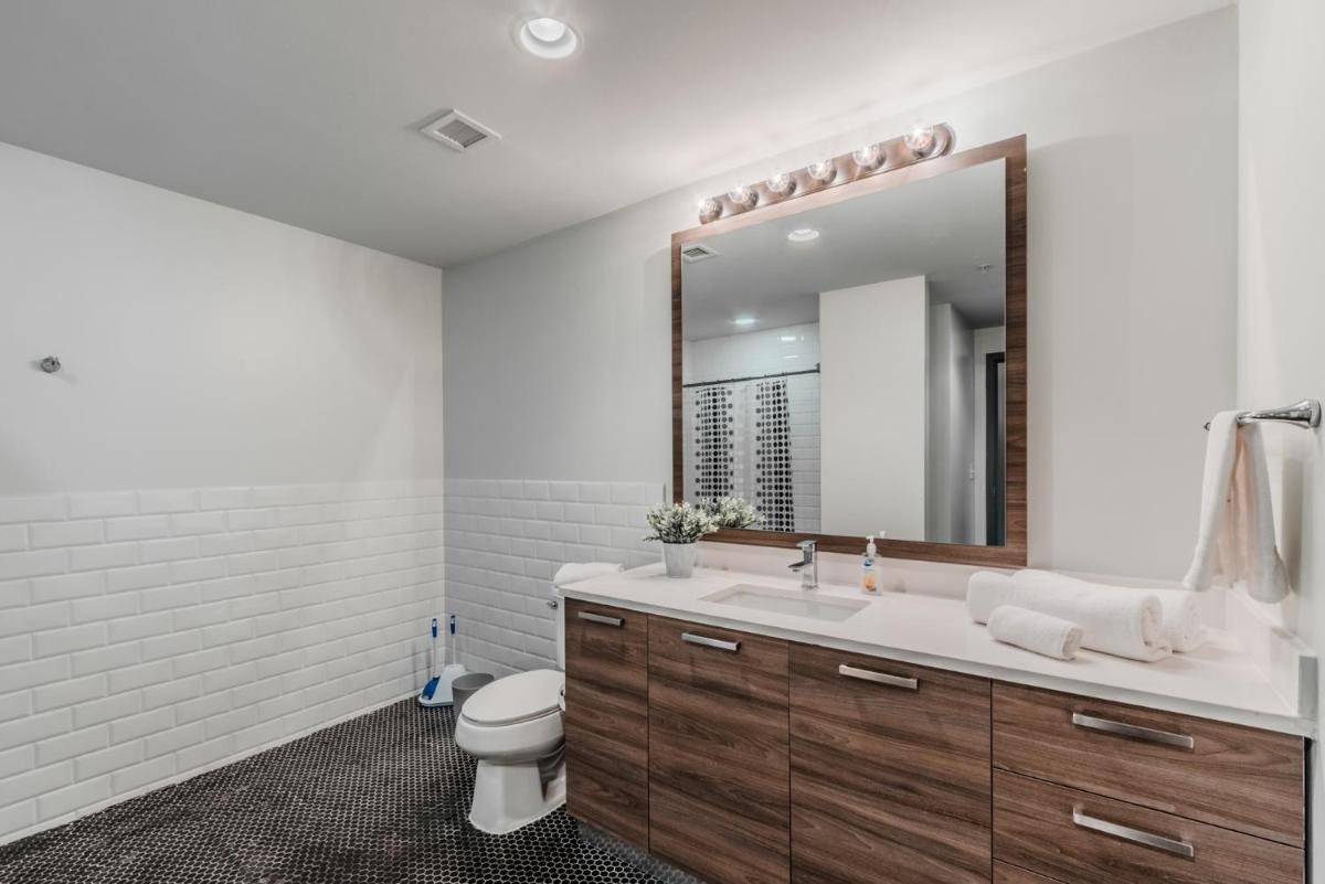 Regal Stays Corporate Apartments - Downtown Dallas - Housity