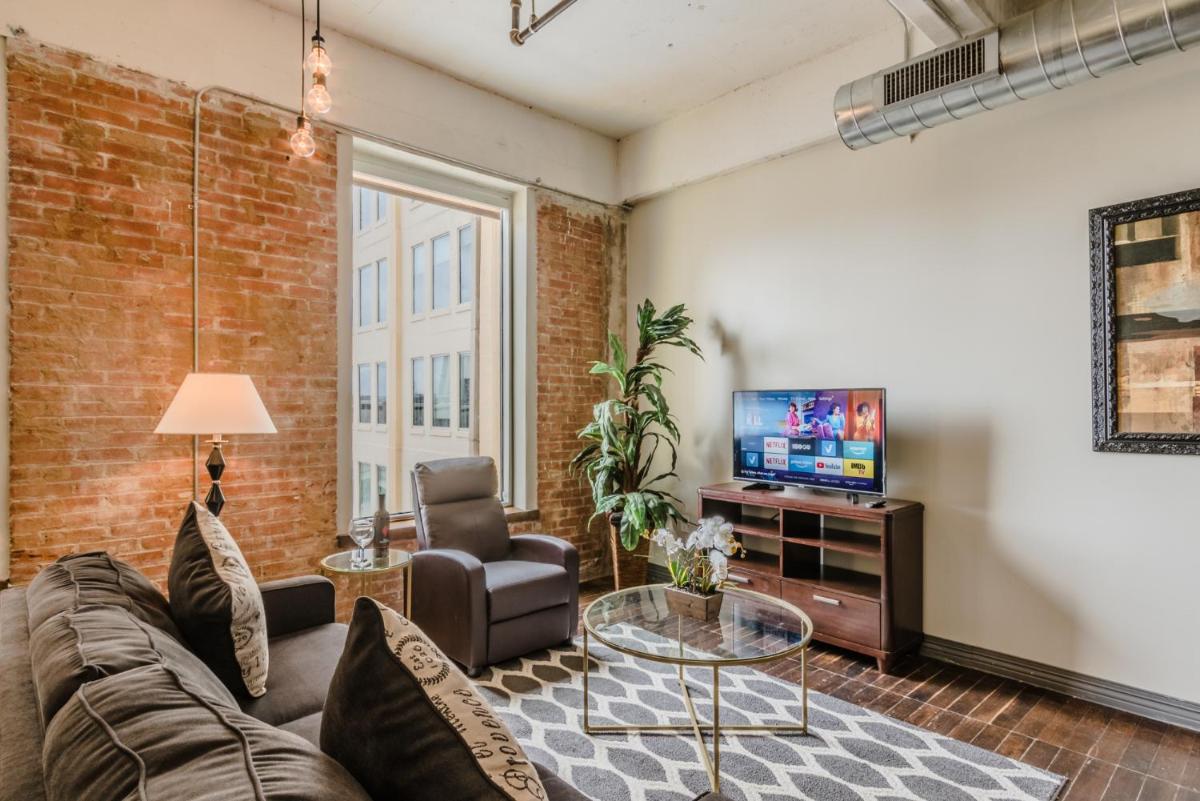 Regal Stays Corporate Apartments - Downtown Dallas - Housity