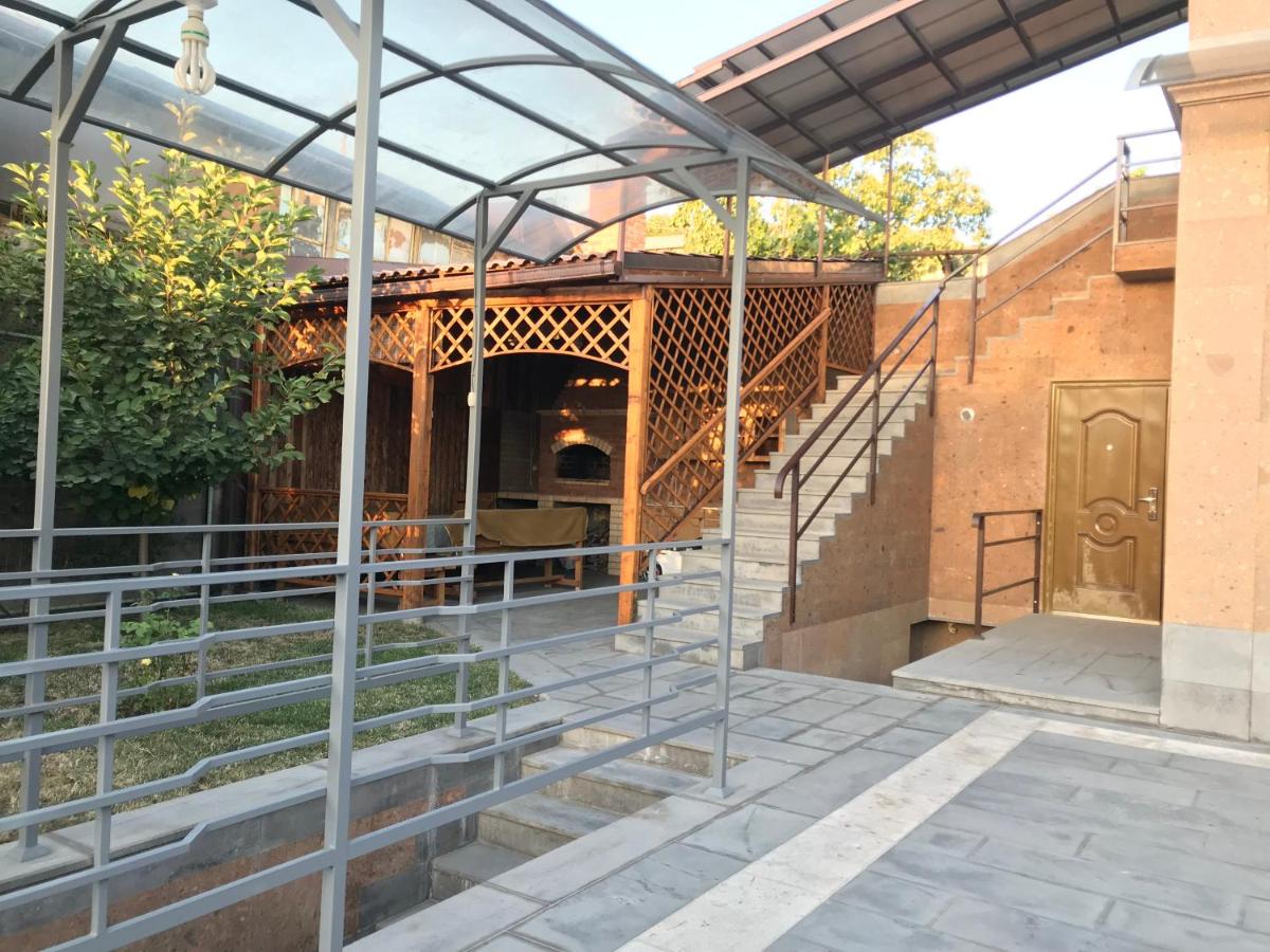 Bright Guesthouse in the center of Yerevan! - Housity