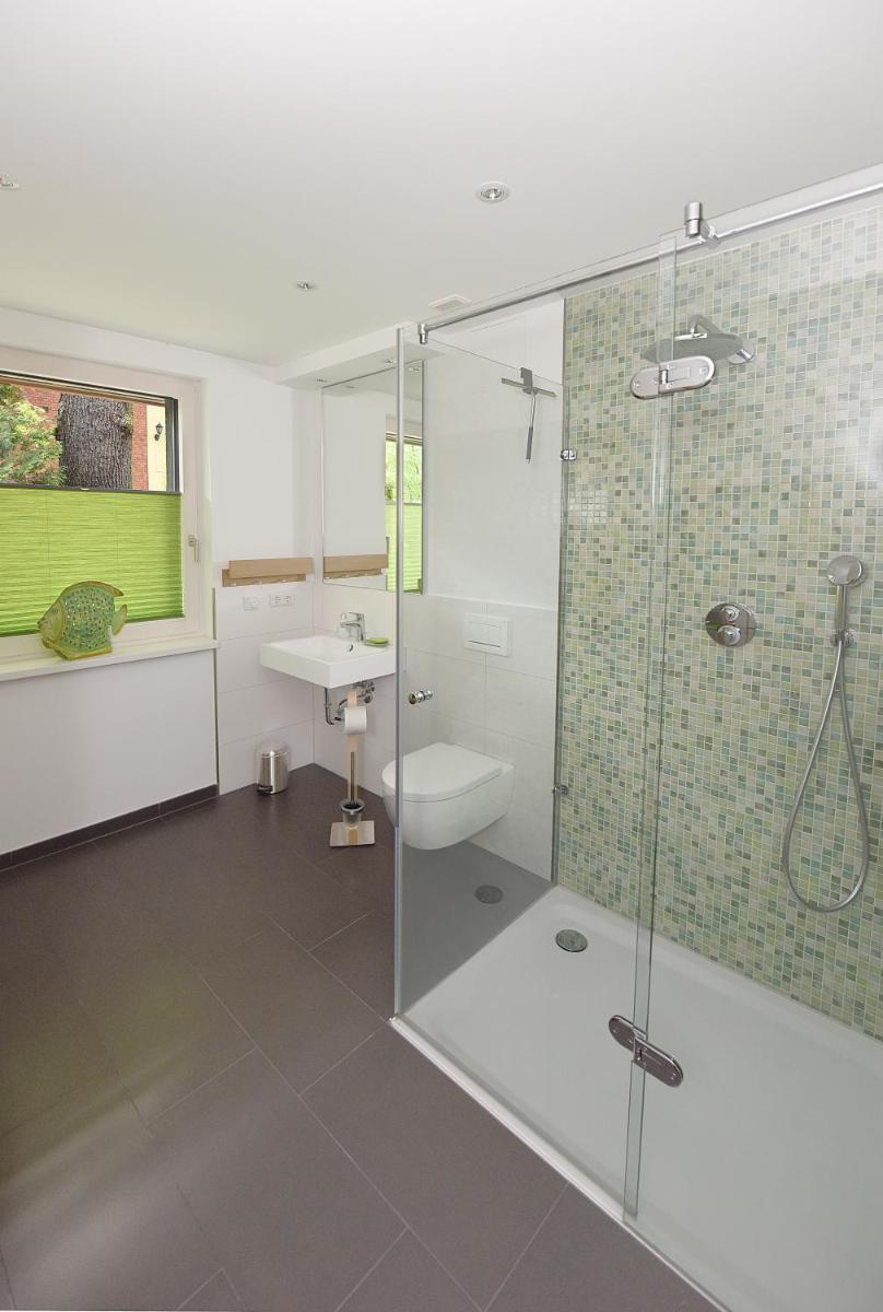 Unter den Eichen - Housity