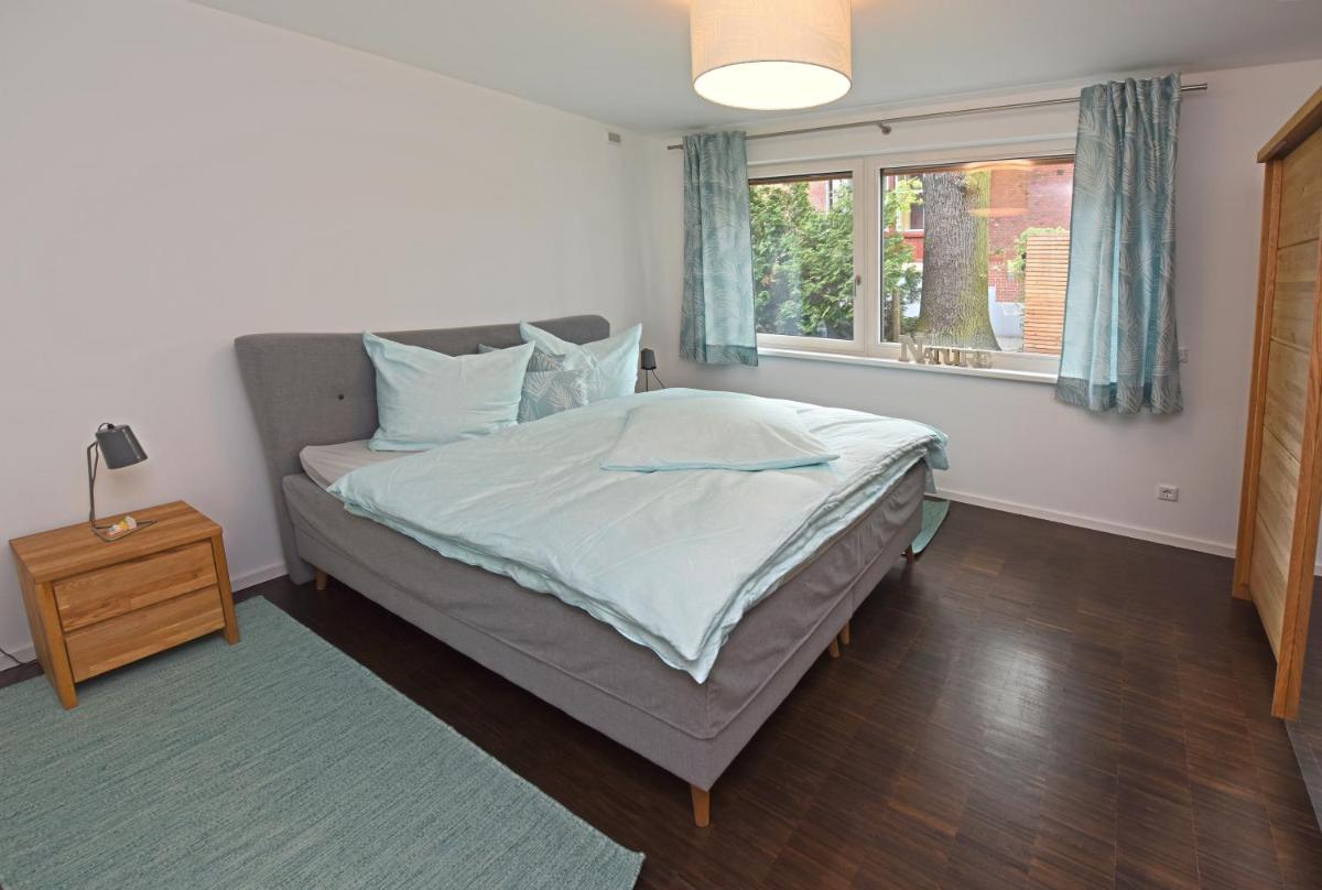 Unter den Eichen - Housity