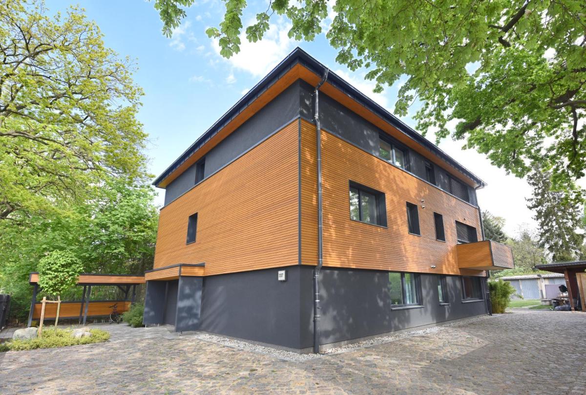 Unter den Eichen - Housity