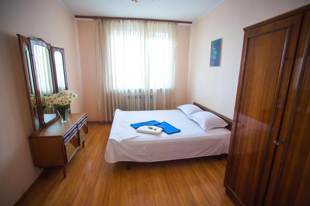 Like Home on Zaliznychna 9 - Housity