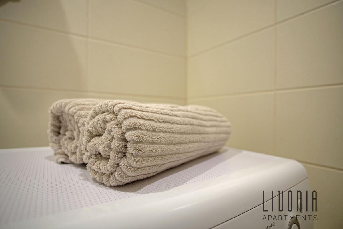 Sunny Studio with Parking, Self-Check-In & Wi-Fi - Housity