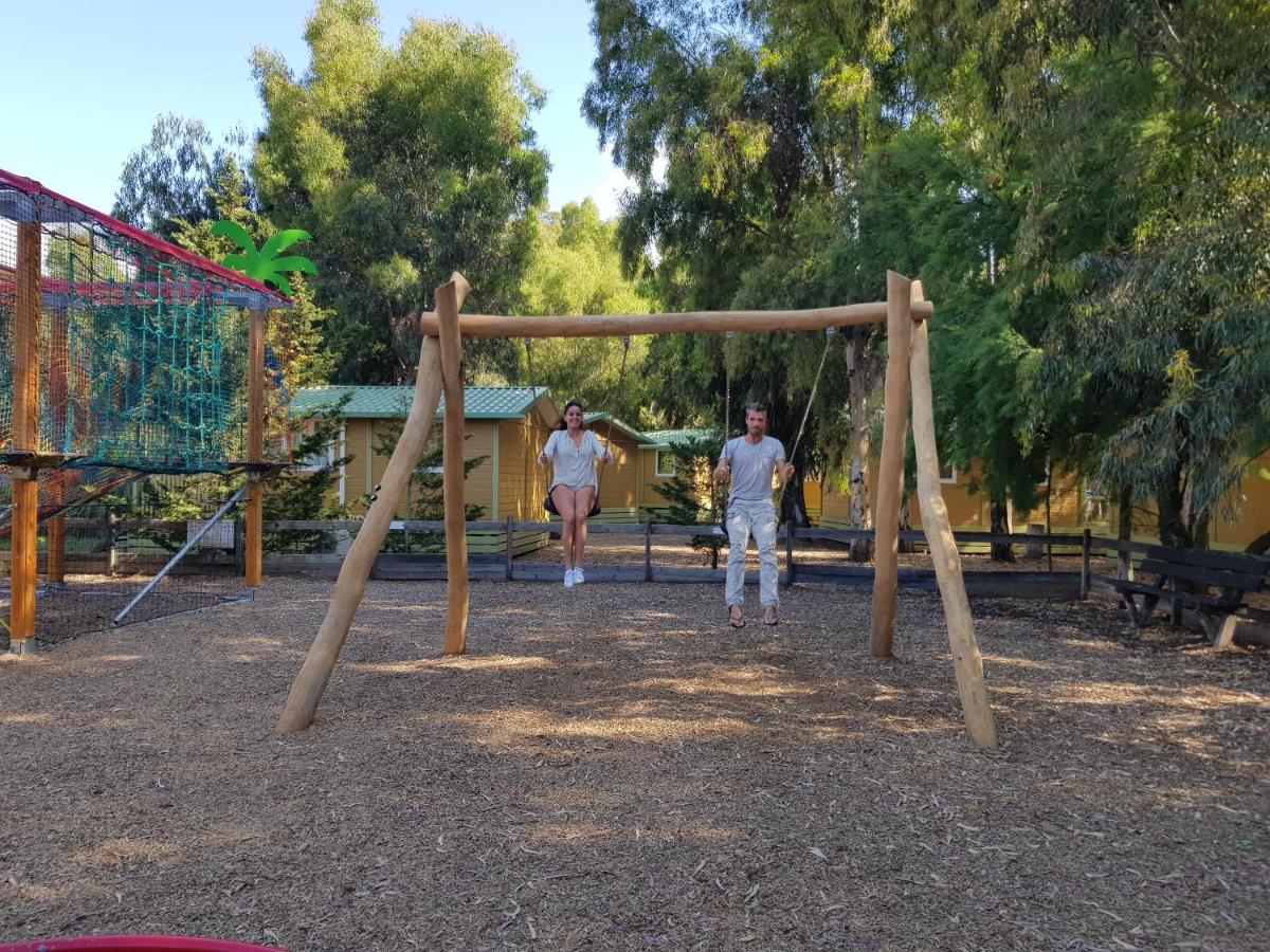 Aire de jeux pour enfants de l'établissement Camping La Pinède