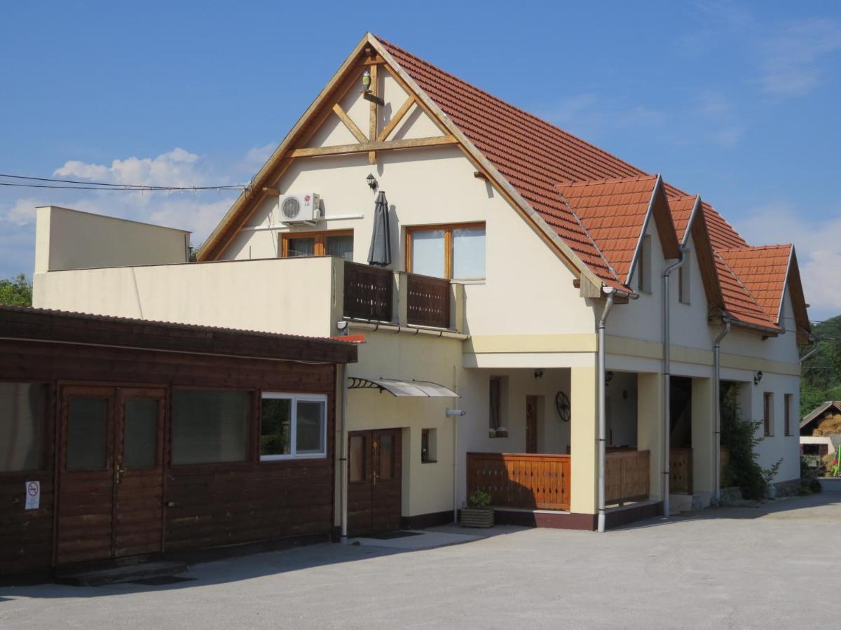 Luxus Tanya - Housity