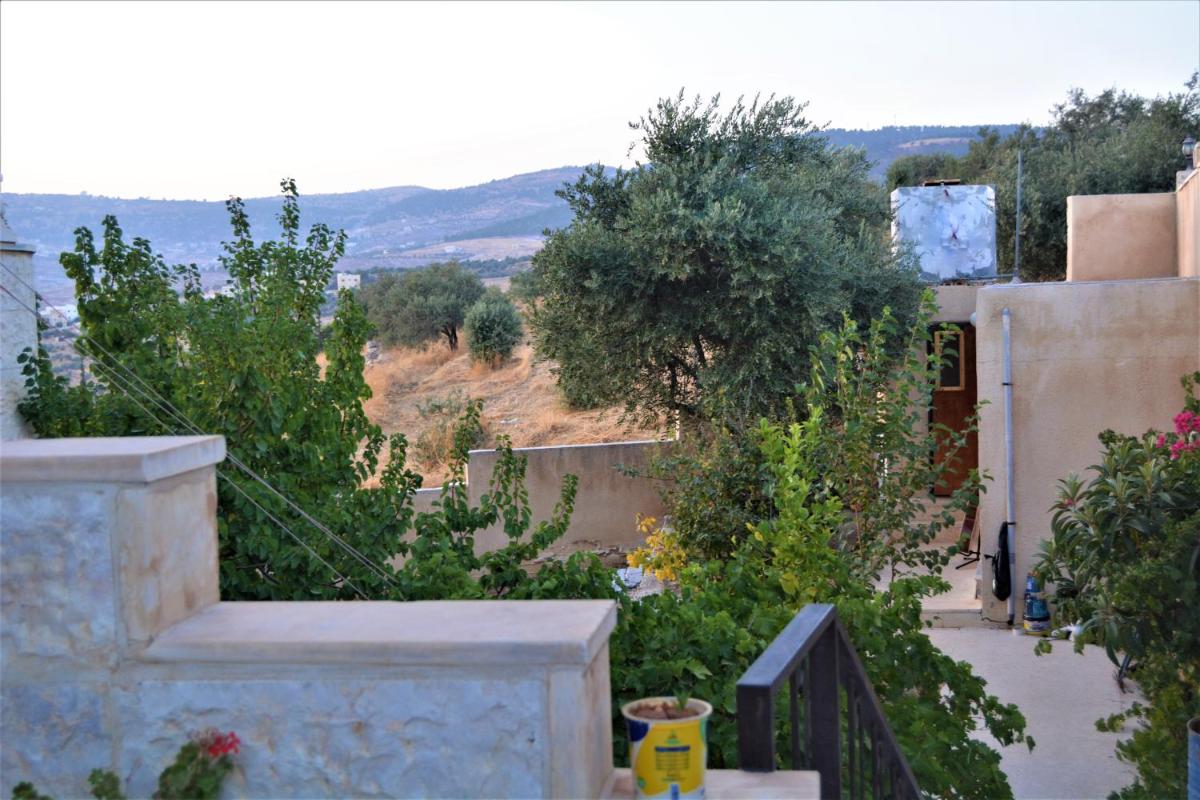 Our Villa's Private Apartments - HQ Budget Stay - Wonderful horizon view of Jerash - Hizvo