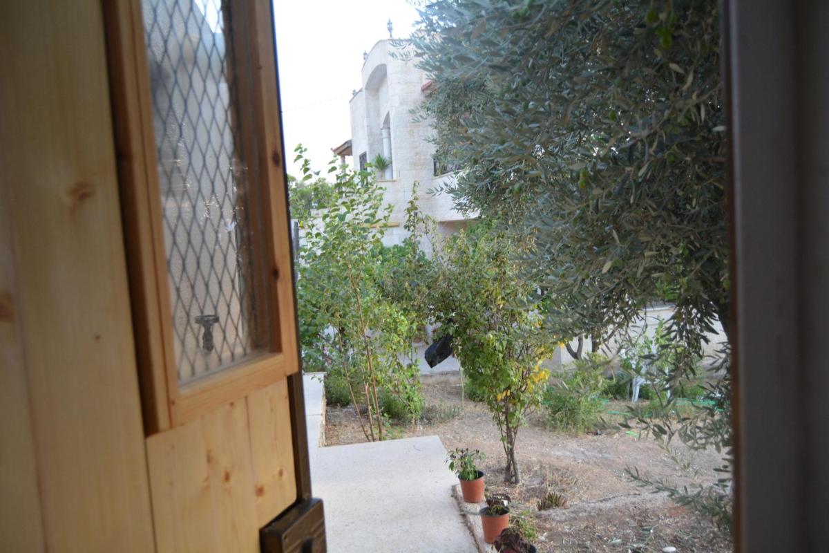 Our Villa's Private Apartments - HQ Budget Stay - Wonderful horizon view of Jerash - Housity