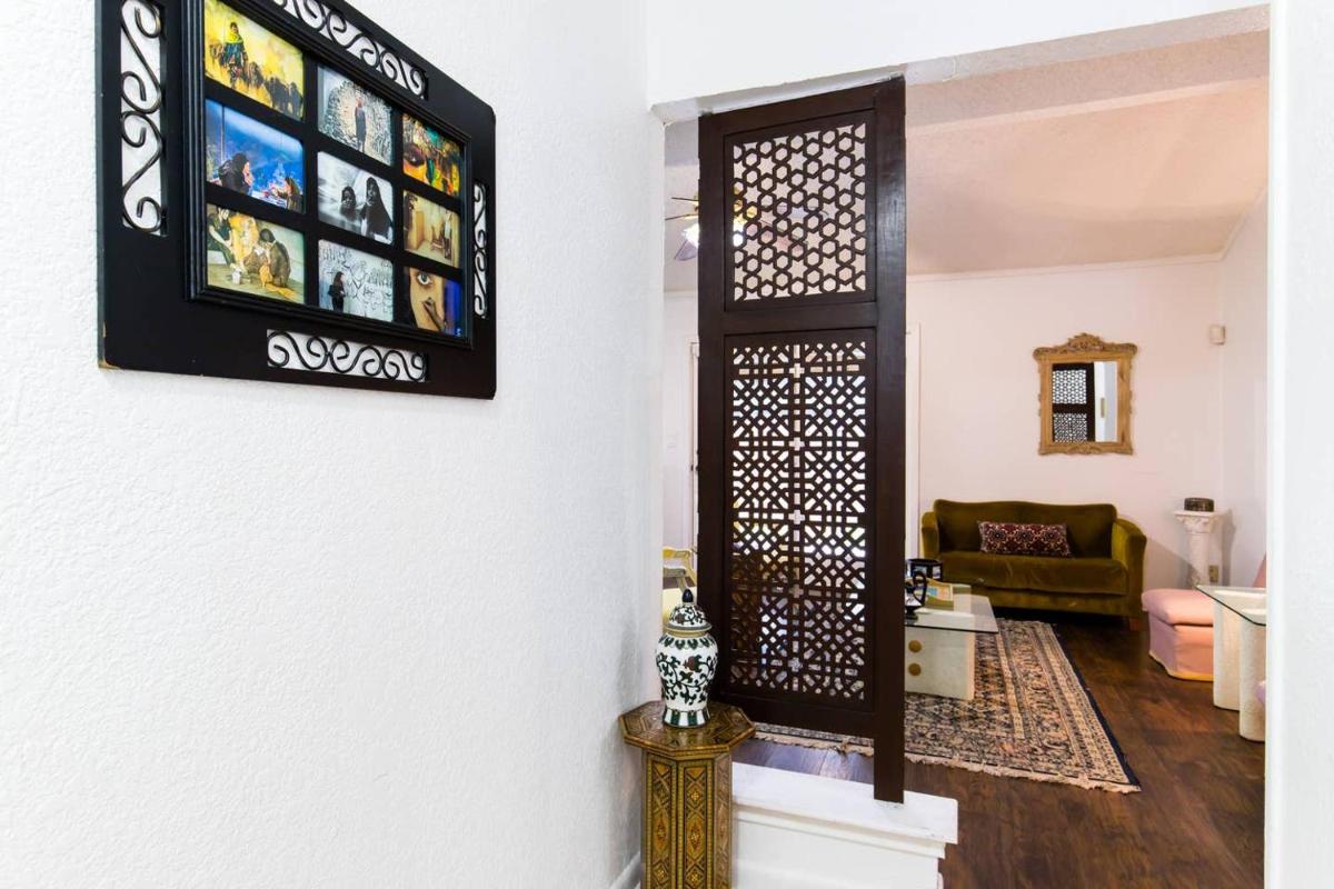 Oasis Near DFW Airport with Mediterranean Setting - Housity