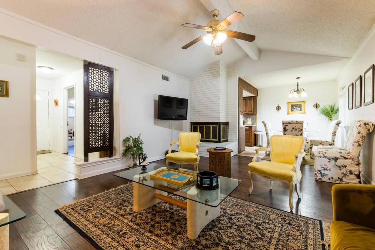 Oasis Near DFW Airport with Mediterranean Setting - Housity