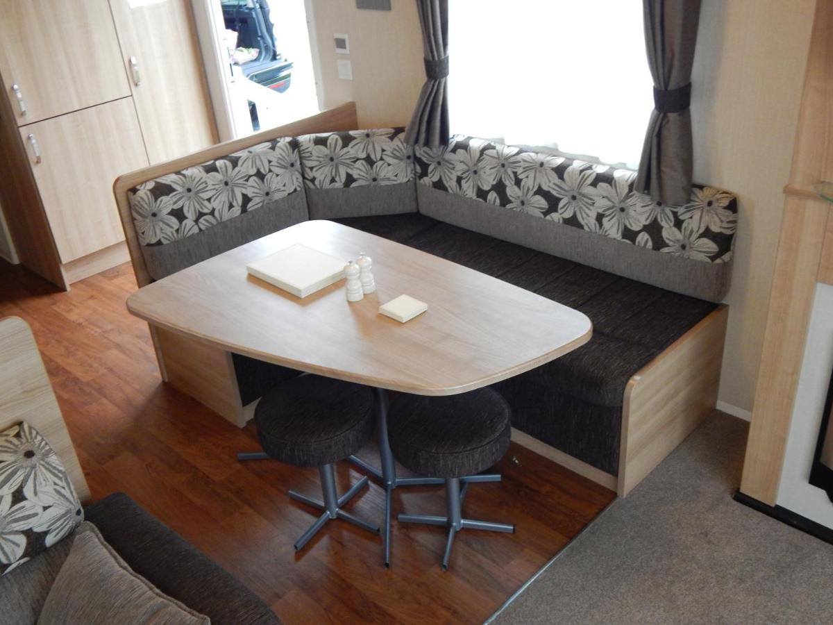 Flamingo Land - Maple Grove MG32 - Housity