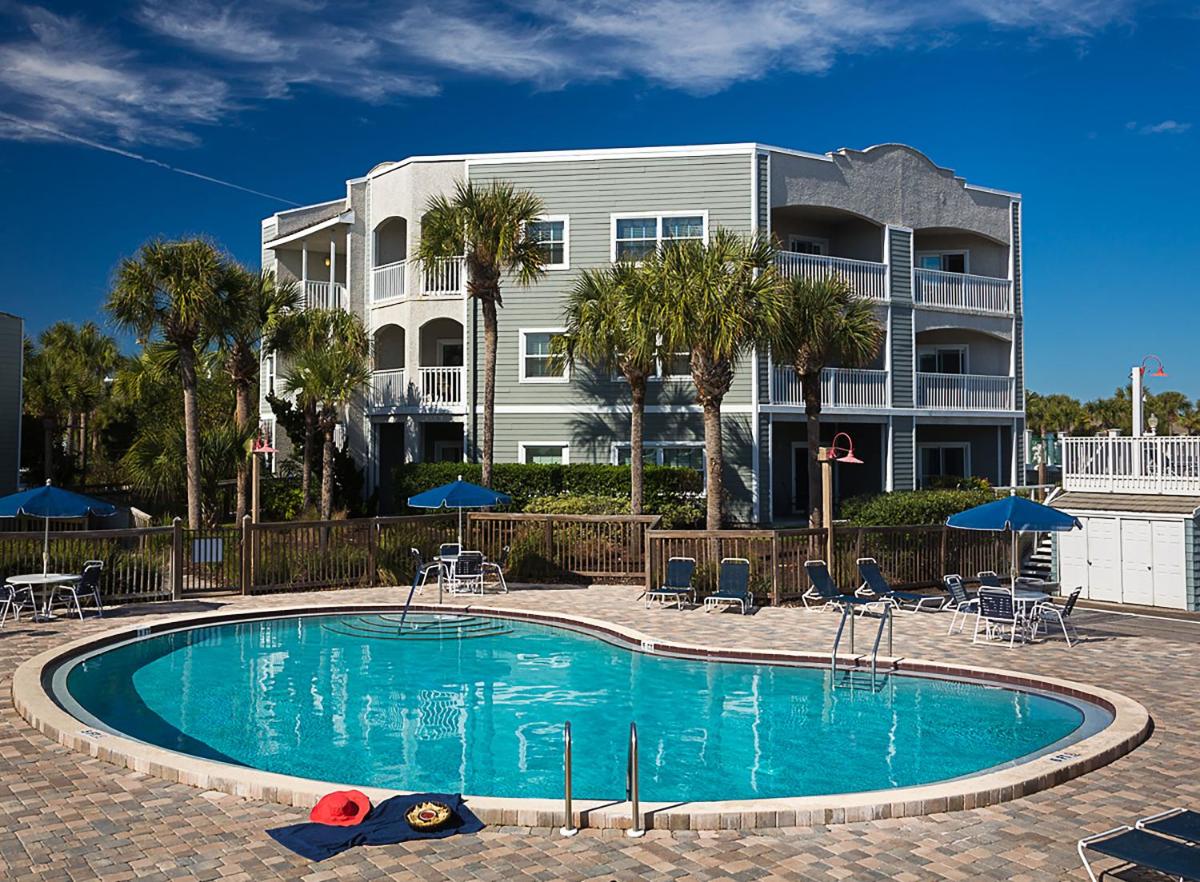 Hibiscus Oceanfront Resort - Housity