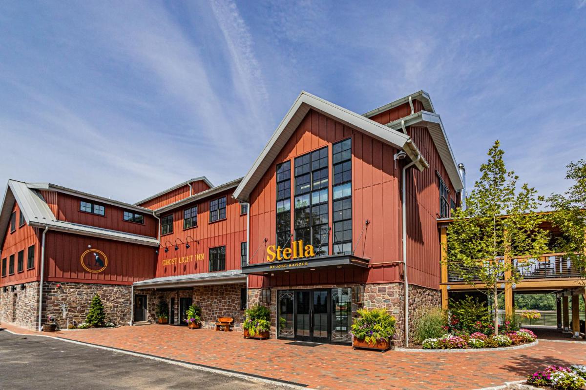 Ghost Light Inn - Housity