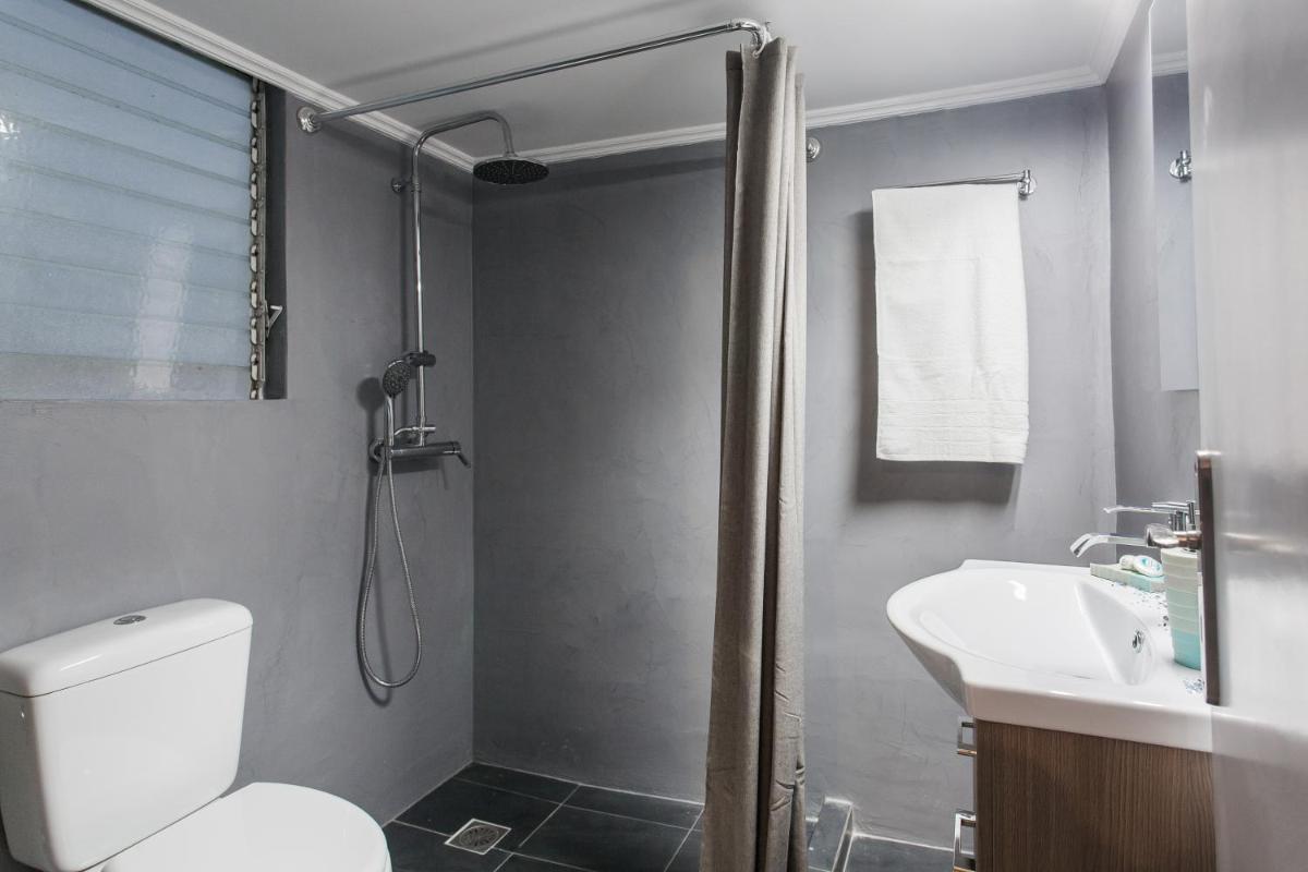 Suitetrails - Cozy, Central, Safe Double rooms in apartment, close to Acropolis