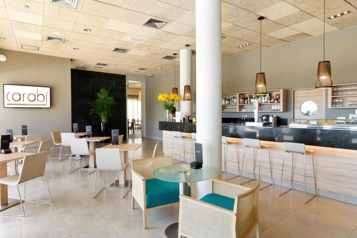 Un restaurante o sitio para comer en Hotel Areca