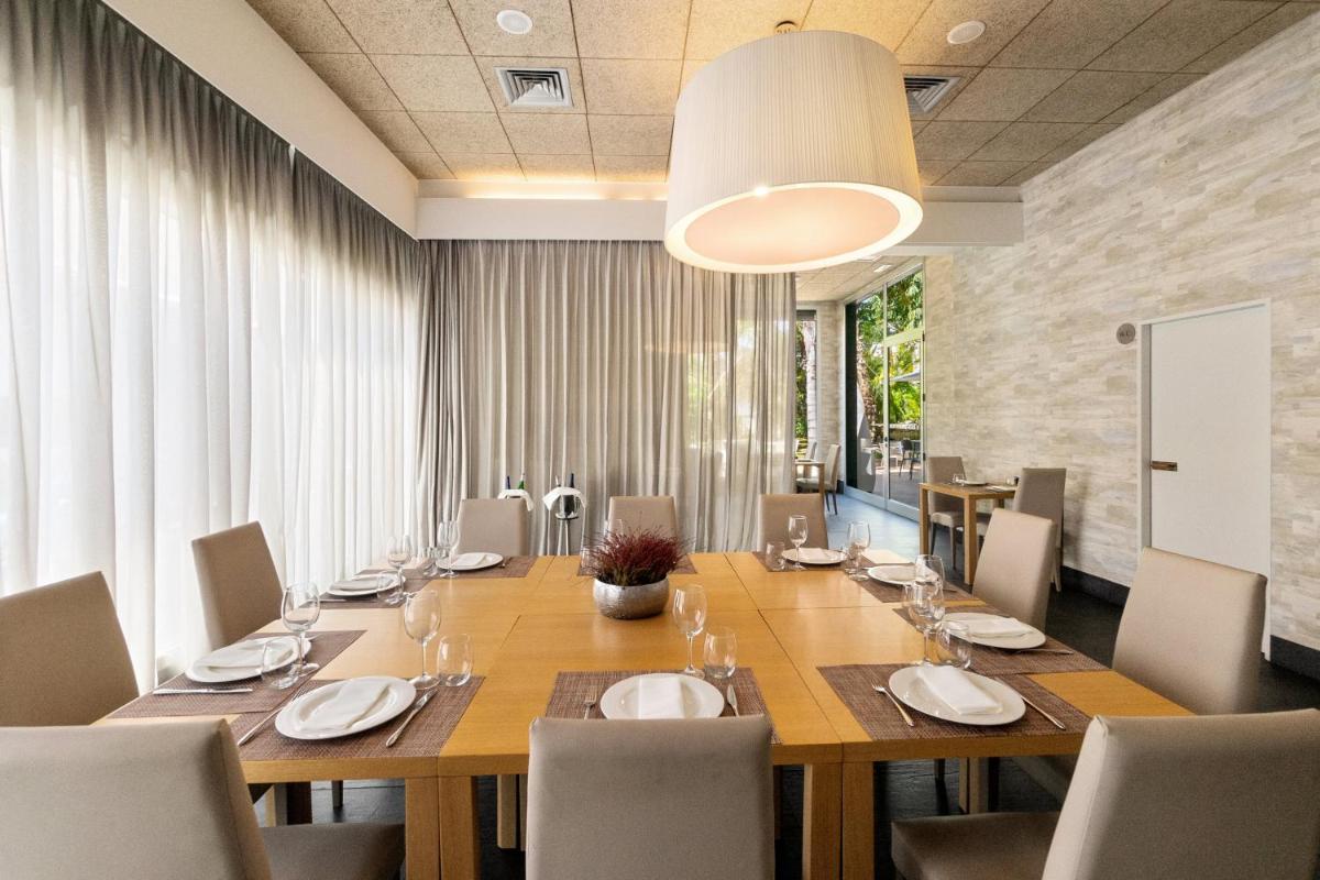 Un restaurante o sitio para comer en Hotel Areca