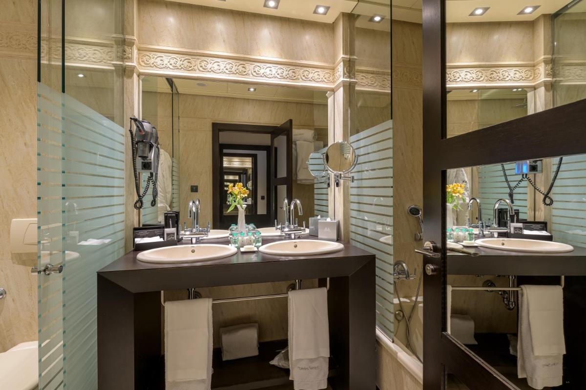 Un baño de Las Arenas Balneario Resort
