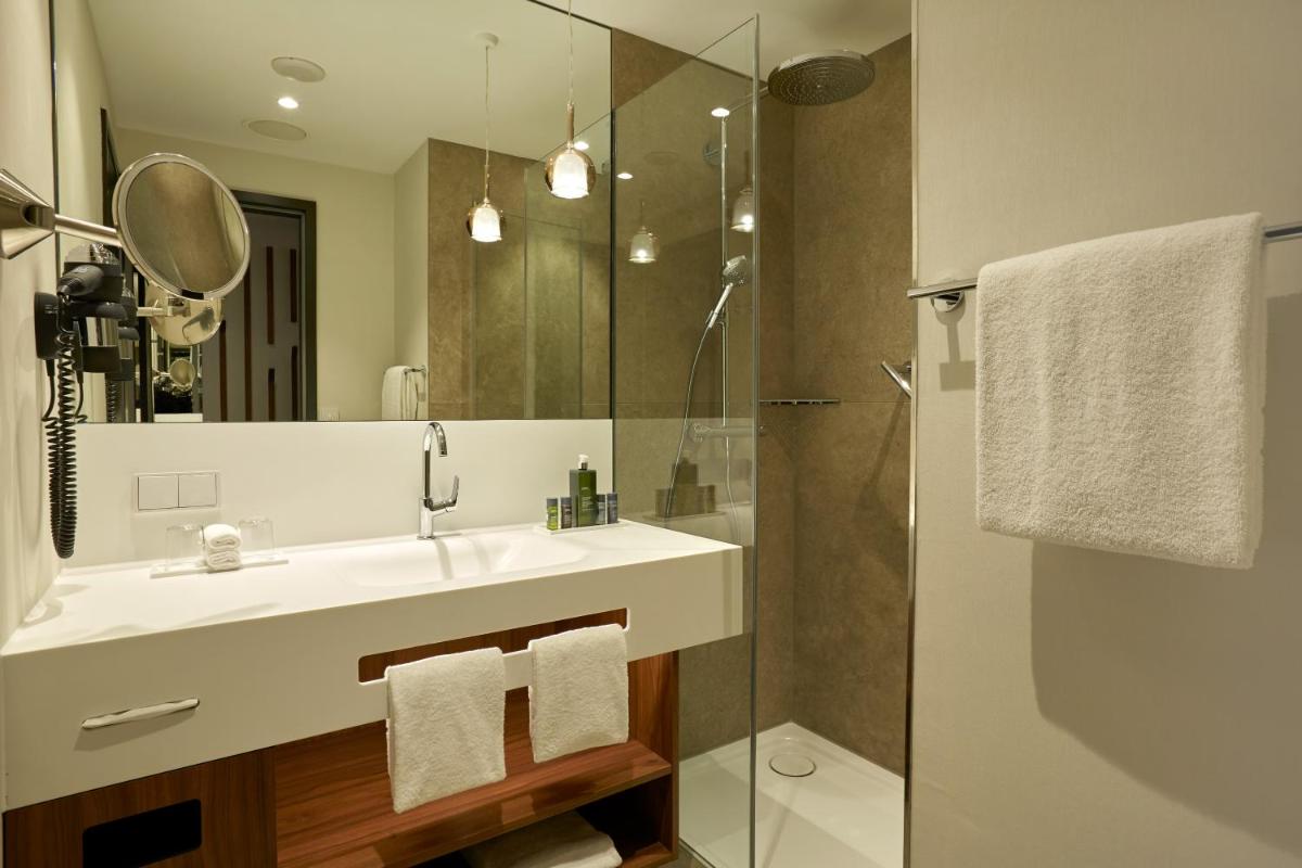 Ein Badezimmer in der Unterkunft HYPERION Hotel München Ein Badezimmer in der Unterkunft HYPERION Hotel München